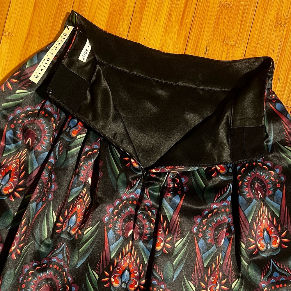 NWT ALICE + OLIVIA Stora Pleated Pouf Skirt in Ombre Deco Size 2 - Picture 7 of 16